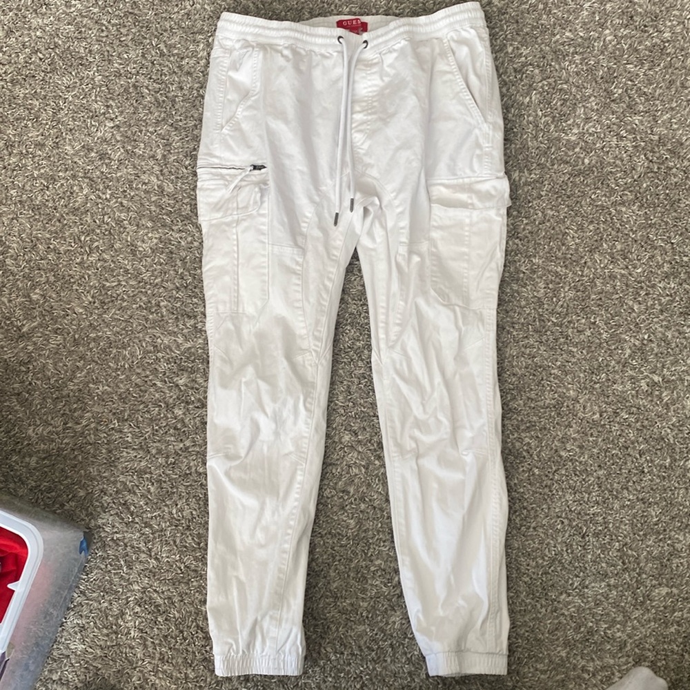 Men’s guest joggers, size medium